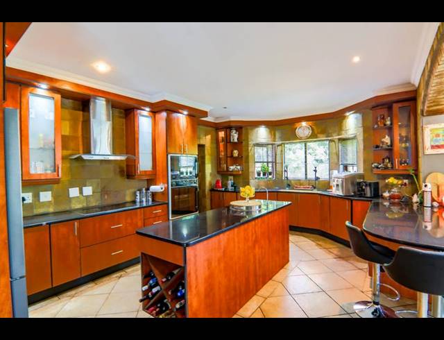 5 BEDROOM HOUSE FOR SALE IN MIDSTREAM ESTATE